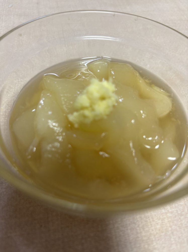 alt="夕顔をゆでて麺つゆと生姜で食べる料理"